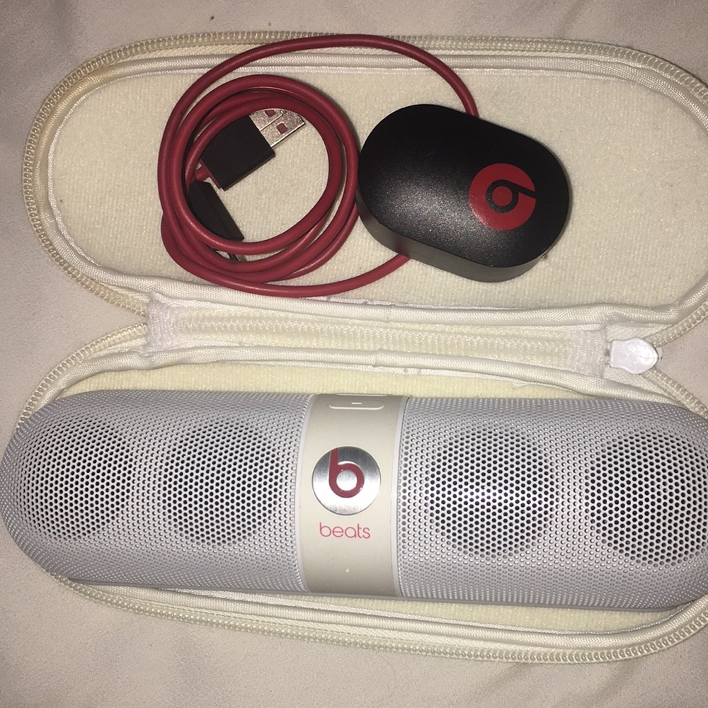 BEATS PILL SPEAKER